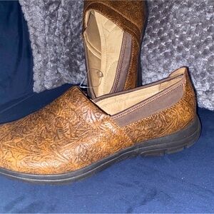 Slip on clogs by Kim Rogers size 8.5w